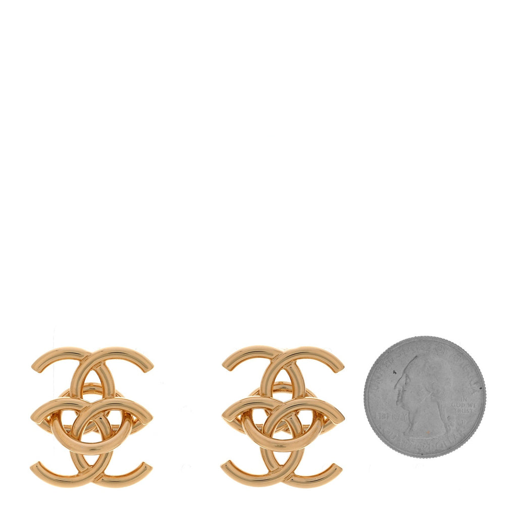 Metal CC Drop Earrings Gold