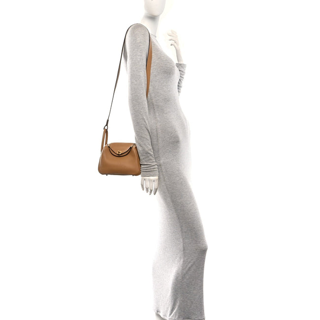 Taurillon Clemence Mini Lindy 20 Biscuit Main Image
