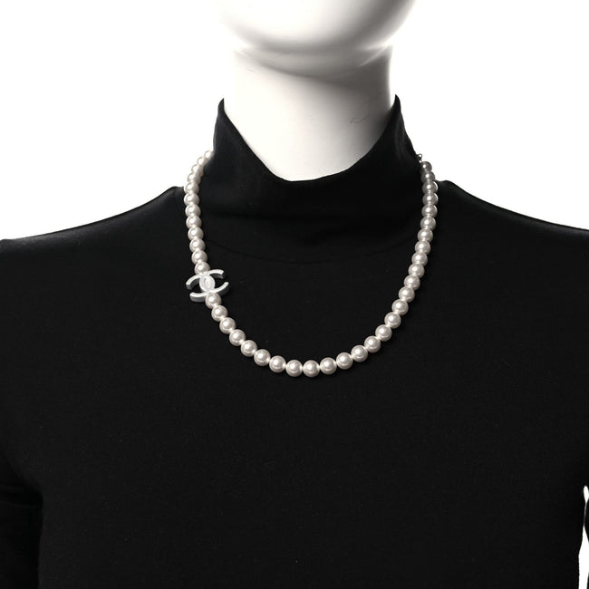 Pearl Resin CC Choker Necklace Pearly White Silver Main Image
