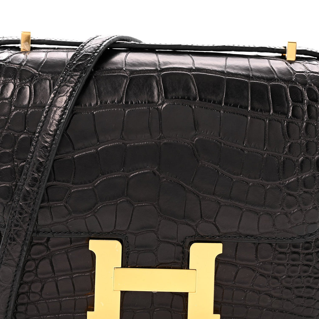 Matte Alligator Constance 18 Black