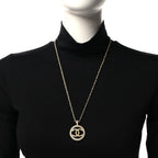 Pearl CC Round Pendant Necklace Gold