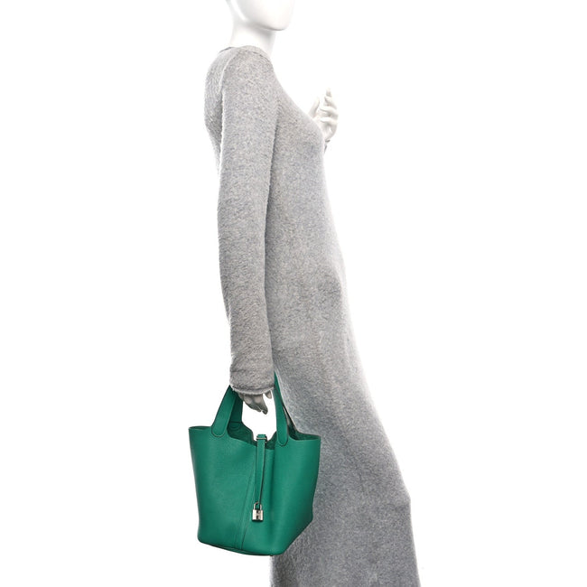 Taurillon Clemence Picotin Lock 22 MM  Vert Jade Main Image