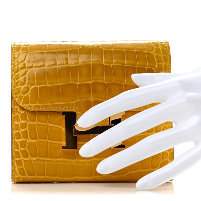 Shiny Alligator Constance Short Wallet Jaune Ambre Main Image