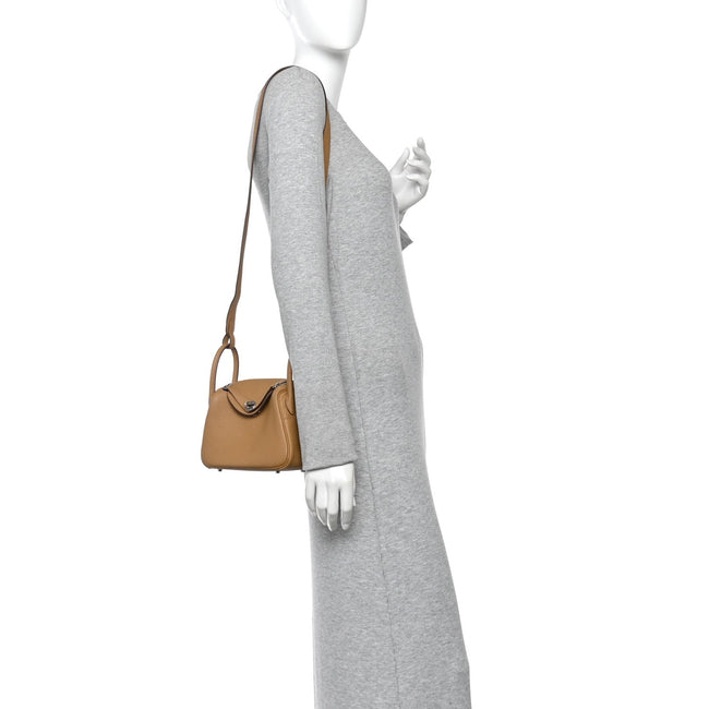 Taurillon Clemence Mini Lindy 20 Biscuit Main Image