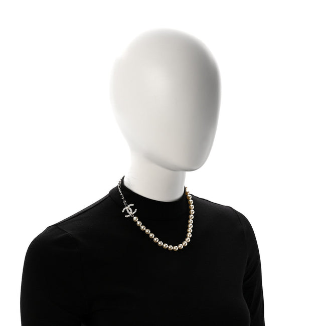 Lambskin Pearl Crystal CC Short Necklace Gold White Black Main Image