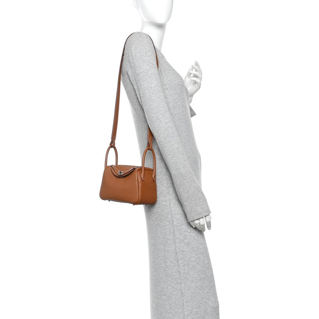 Taurillon Clemence Mini Lindy 20 Gold Main Image