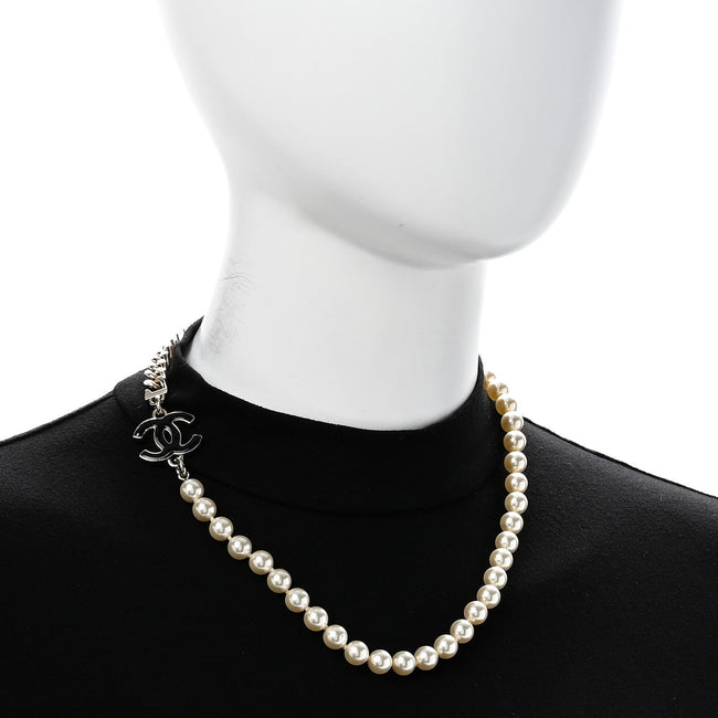 Pearl Resin CC Choker Necklace Gold White Black Main Image