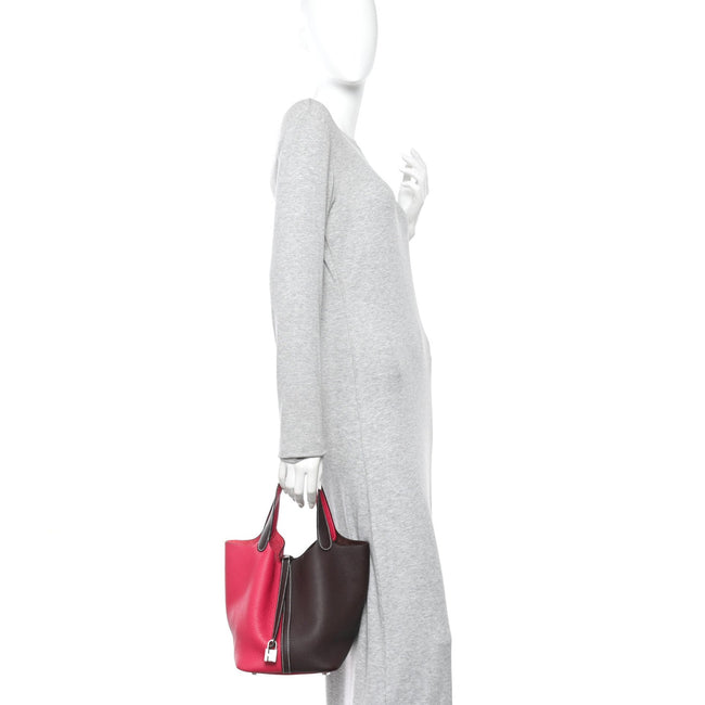 Taurillon Clemence Casaque Picotin Lock 18 PM Rouge Sellier Framboise Main Image