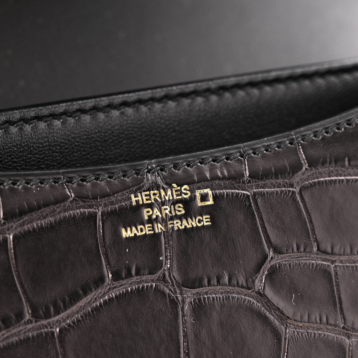 Matte Alligator Constance 18 Black